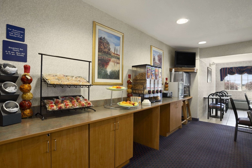 Ramada Limited by Wyndham Bloomington I 55 & I 74 IL - photo 21