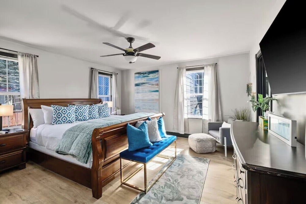 The Three Bears Retreat King suites in Cle Elum, United States