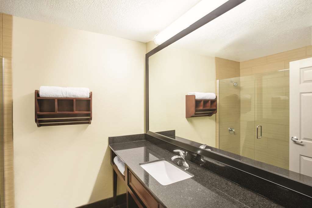 La Quinta Inn & Suites by Wyndham Conference Center Prescott - photo 14