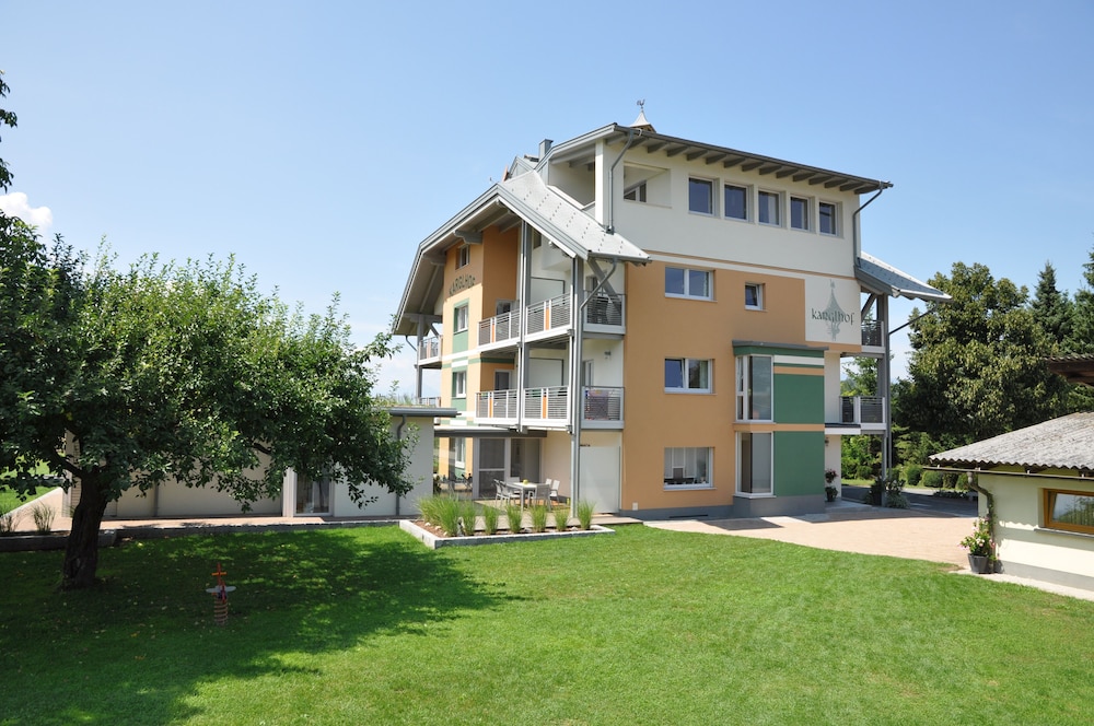 Karglhof Stammhaus — 4-Star Luxury Hotel in Finkenstein Am Faaker See, Austria