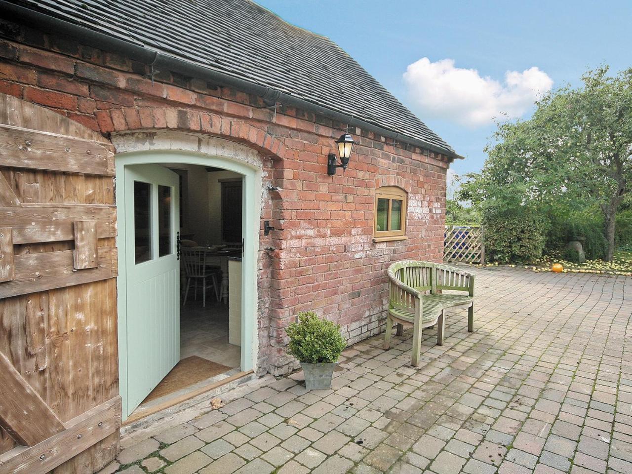 Groom's Cottage E5398 — 4-Star Luxury Hotel in Burton Upon Trent, United Kingdom