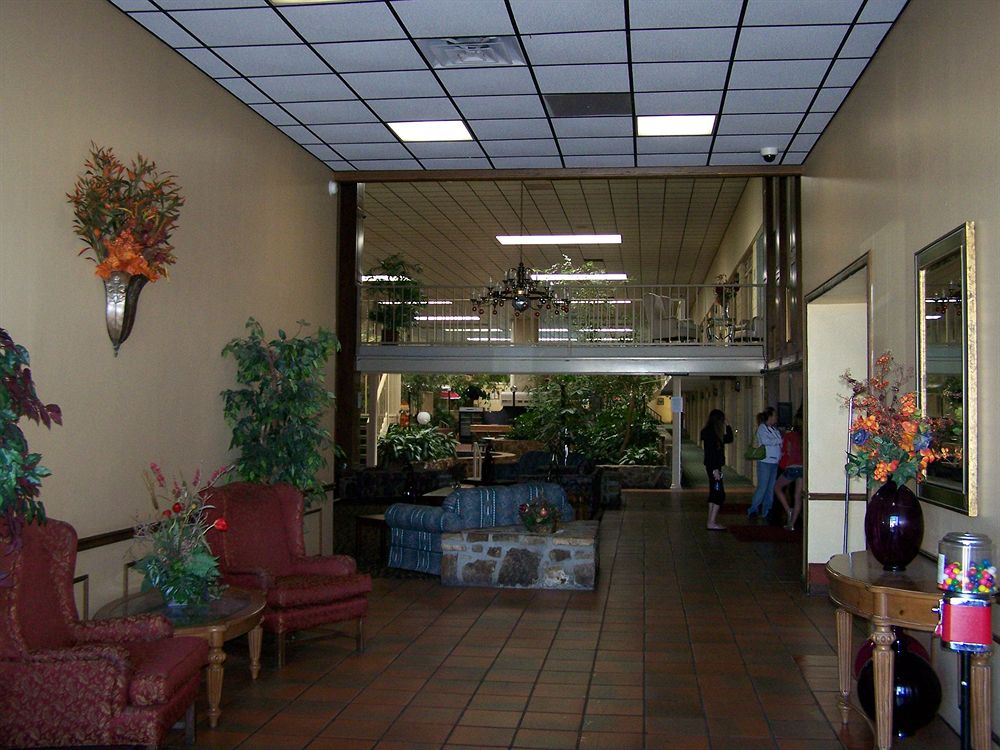 Season's Inn - photo 2