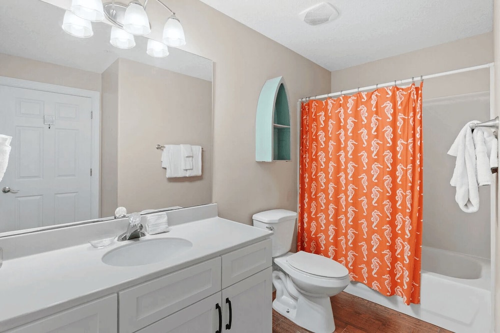 Emerald Isle Resort 405 by Avantstay Beachfront Beach Chairs Pool Access - photo 13