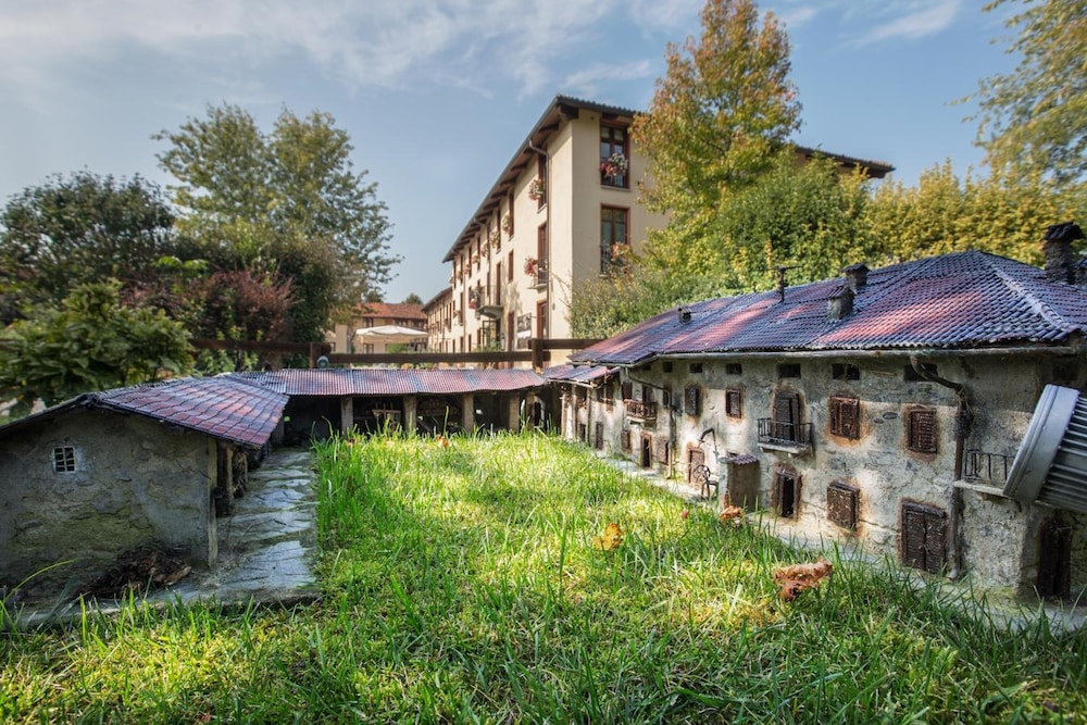 Romantic Hotel Furno — 4-Star Luxury Hotel in San Francesco Al Campo, Italy