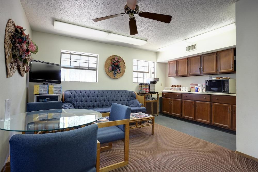 Americas Best Value Inn Tyler Winona - photo 9
