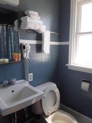 Eddy's Motel - photo 29