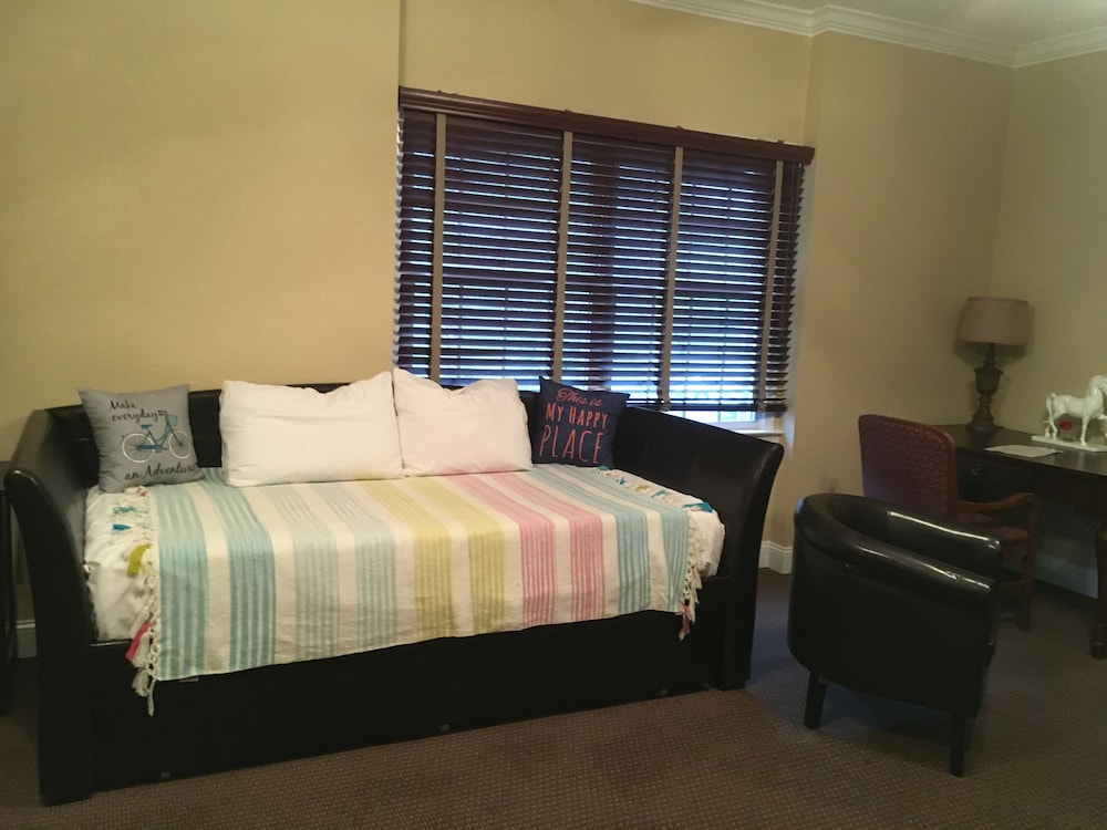 Colts Neck Inn Hotel - photo 16
