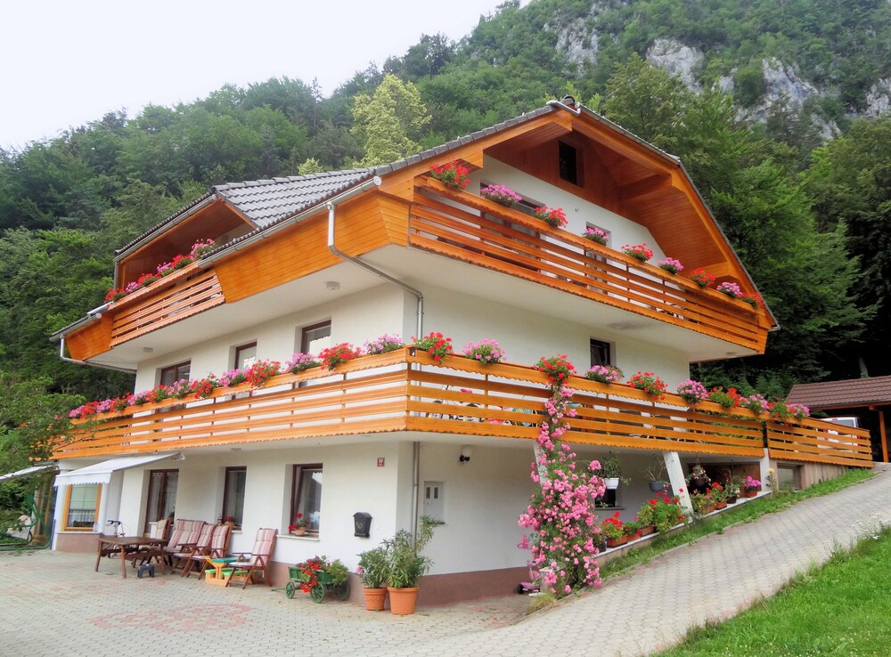 Fine Stay Apartments — 4-Star Luxury Hotel in Zirovnica, Slovenia