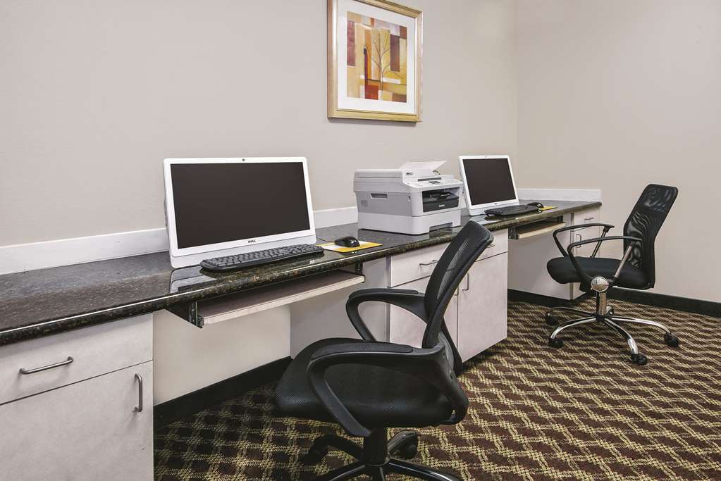 La Quinta Inn & Suites by Wyndham Stephenville - photo 19