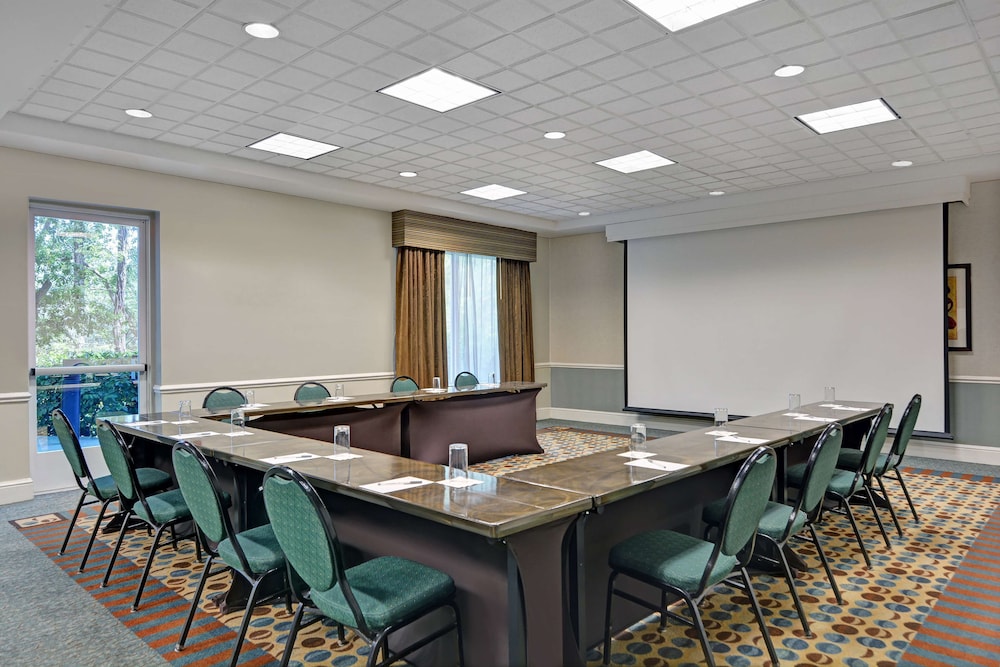 Hilton Garden Inn Jacksonville JTB Deerwood Park - photo 43