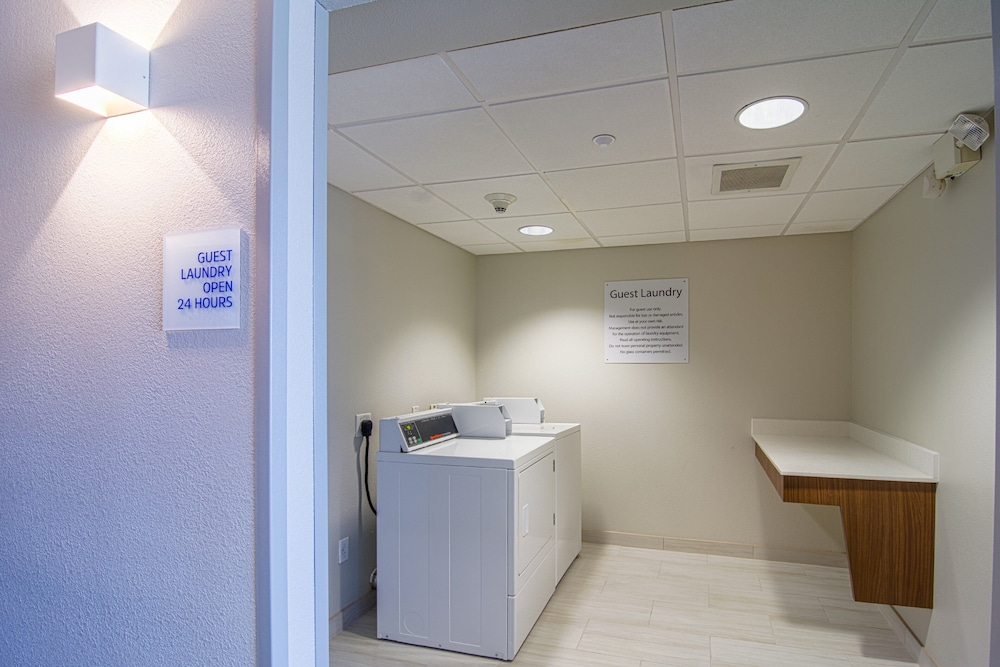Holiday Inn Express & Suites Tampa USF Busch Gardens by IHG - photo 31