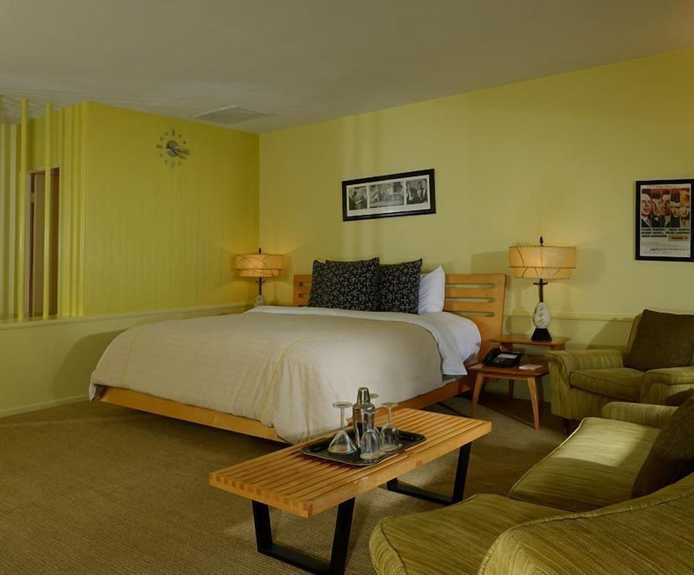 Orbit In 21 and Over a Town and Desert Boutique Hotel - photo 3