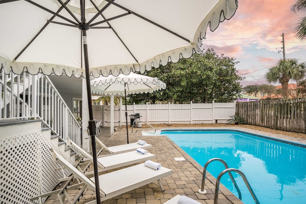 Hourglass by Avantstay Chic Beach Getaway w Pool & Two Large Balconies - photo 25
