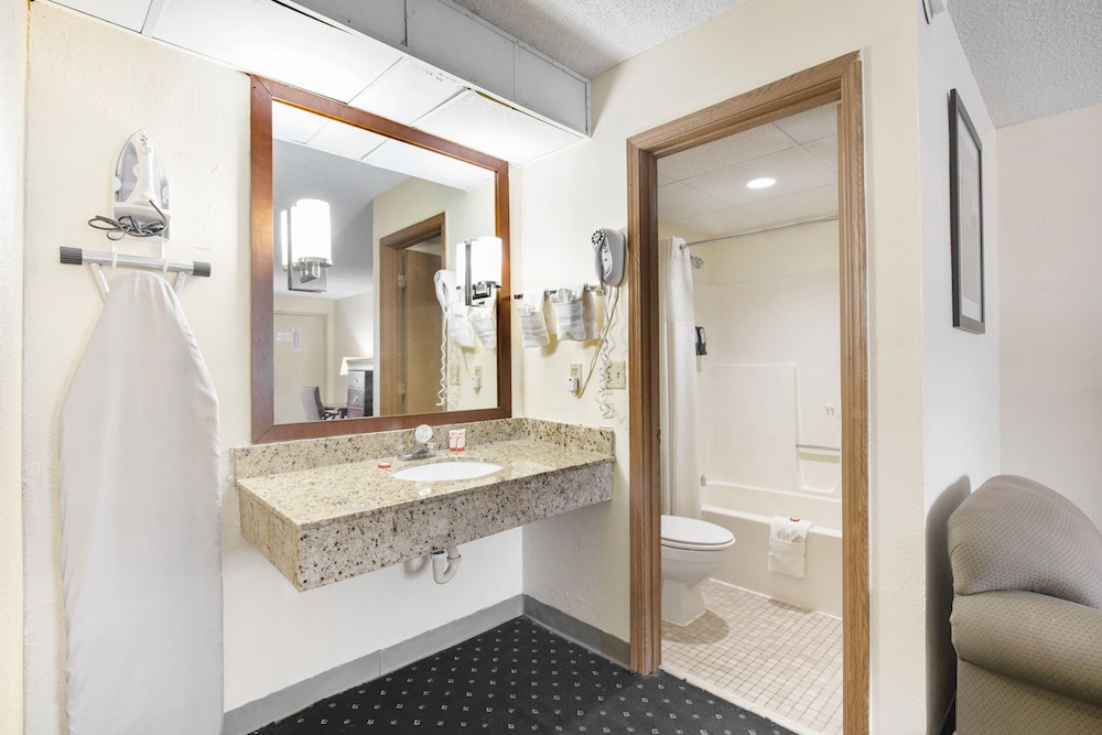 OYO Hotel Tulsa International Airport - photo 16