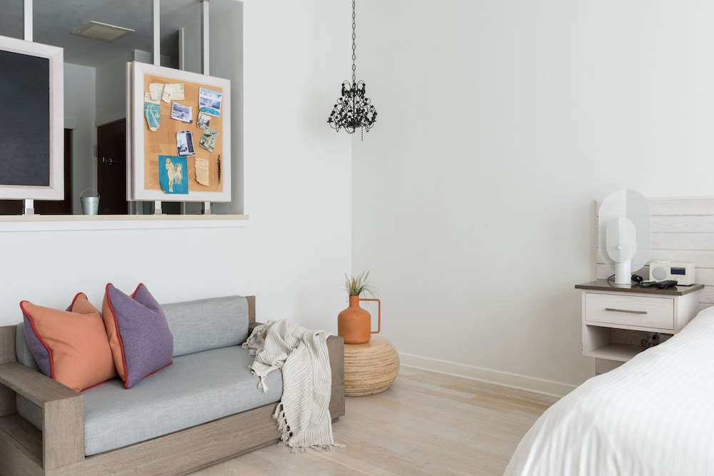 Bungalow Hotel - photo 19