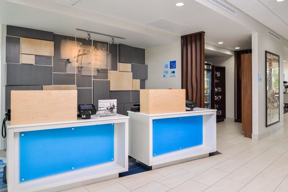 Holiday Inn Express & Suites Siloam Springs by IHG - photo 45