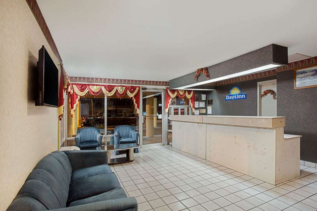 Days Inn by Wyndham Greeneville - photo 3