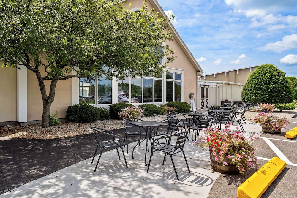 Best Western Merry Manor Inn - photo 38