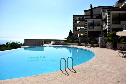 Taormina Sunny Apartment Taormina Holidays — 4-Star Luxury Hotel in Taormina, Italy