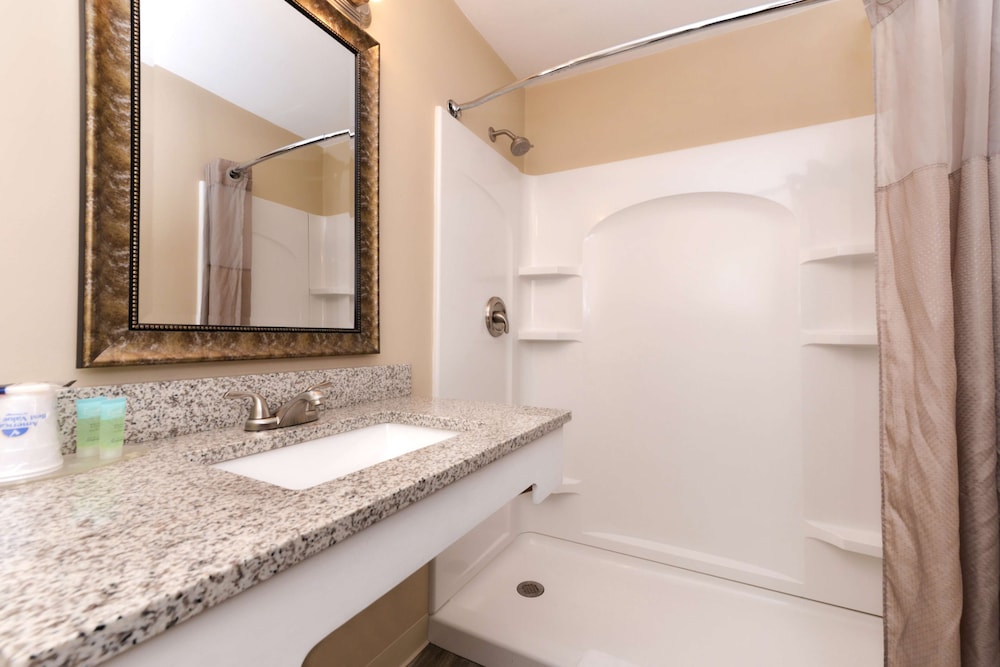 Americas Best Value Inn Putnam - photo 11