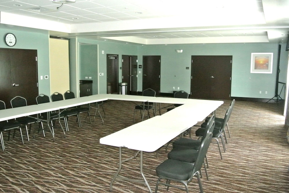 Hampton Inn Carrizo Springs - photo 38