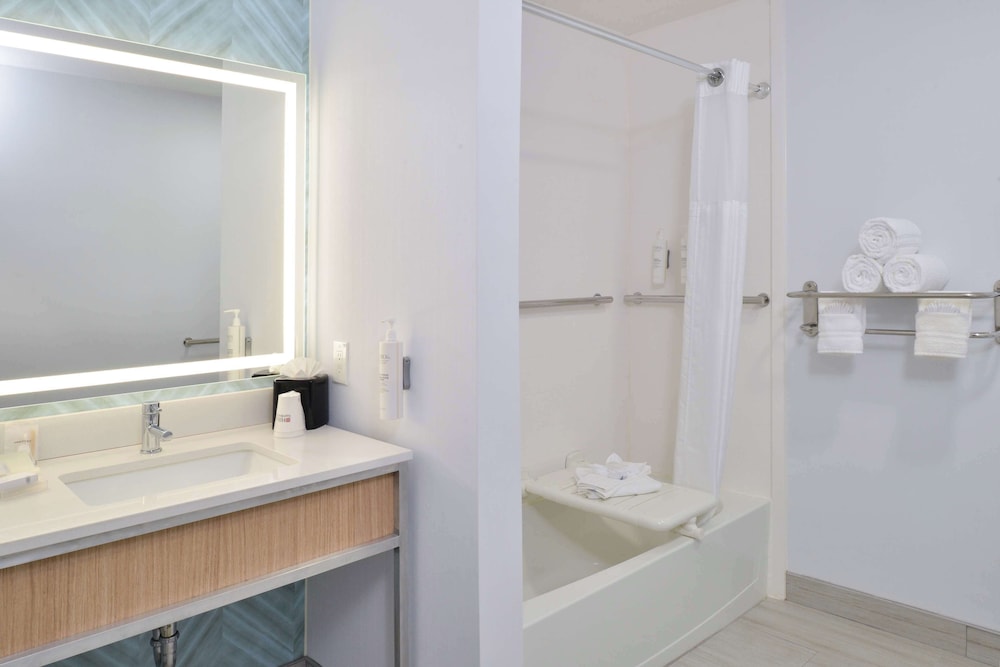 Hilton Garden Inn Denton - photo 17