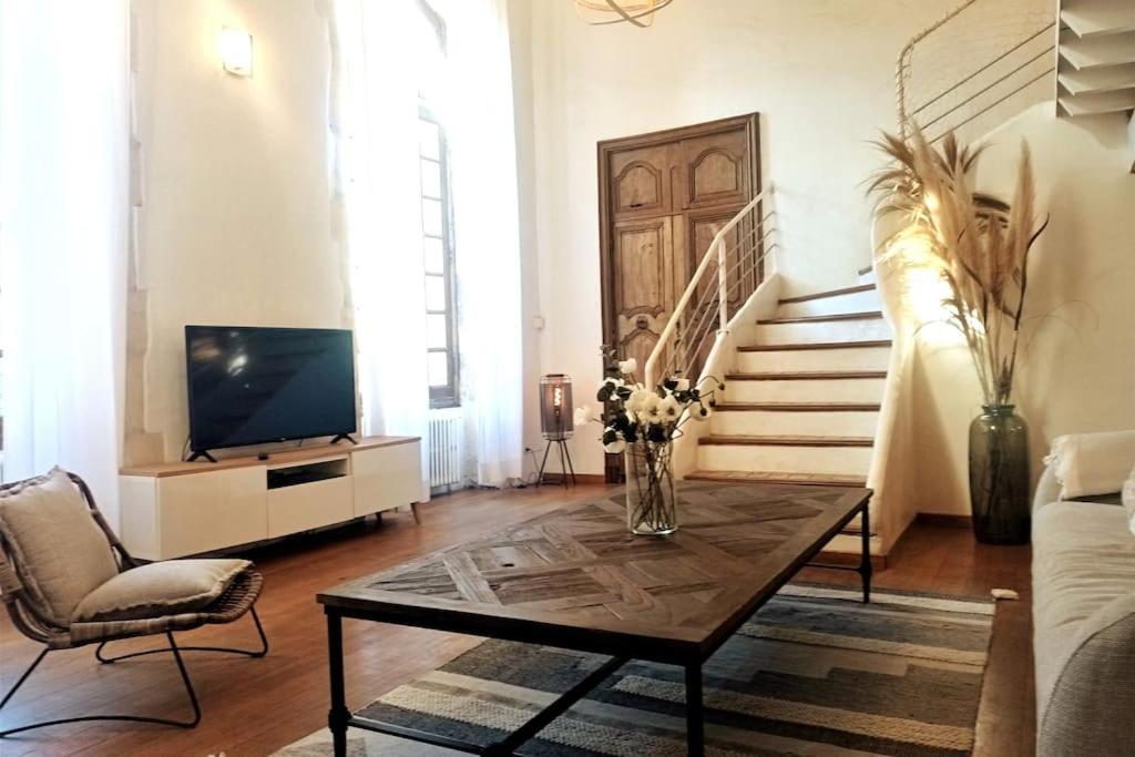 Grand Duplex Lumineux Hyper Centre — 4-Star Luxury Hotel in Arles, France