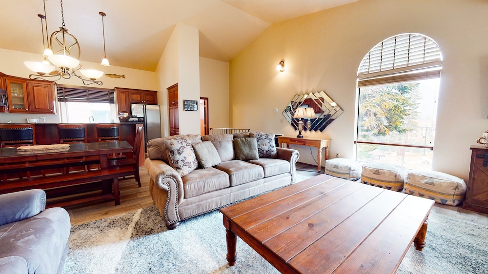 Helios North #5 2 Bedroom Condo by RedAwning — 4-Star Luxury Hotel in Mammoth Lakes, United States