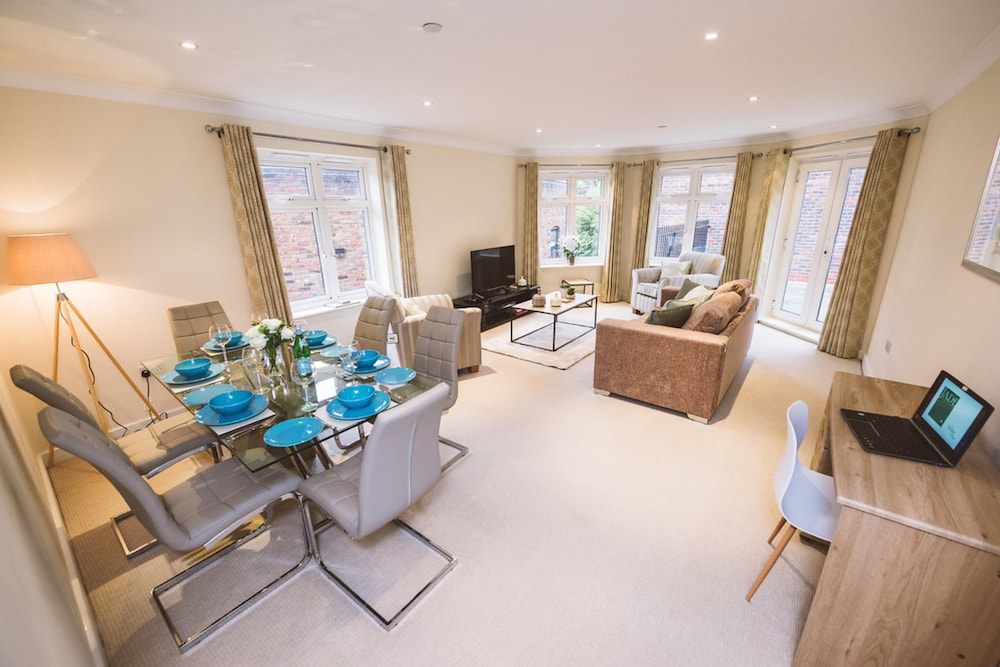 Jade Royal Swan Quarter — 4-Star Luxury Hotel in Leatherhead, United Kingdom