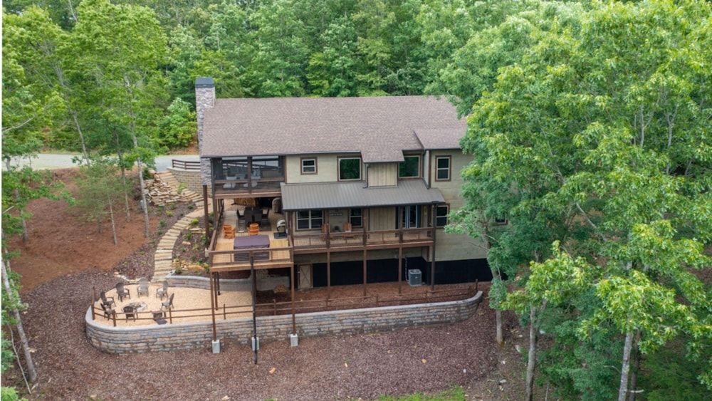 Bert's Hideaway - carbon neutral hotel in Blue Ridge
