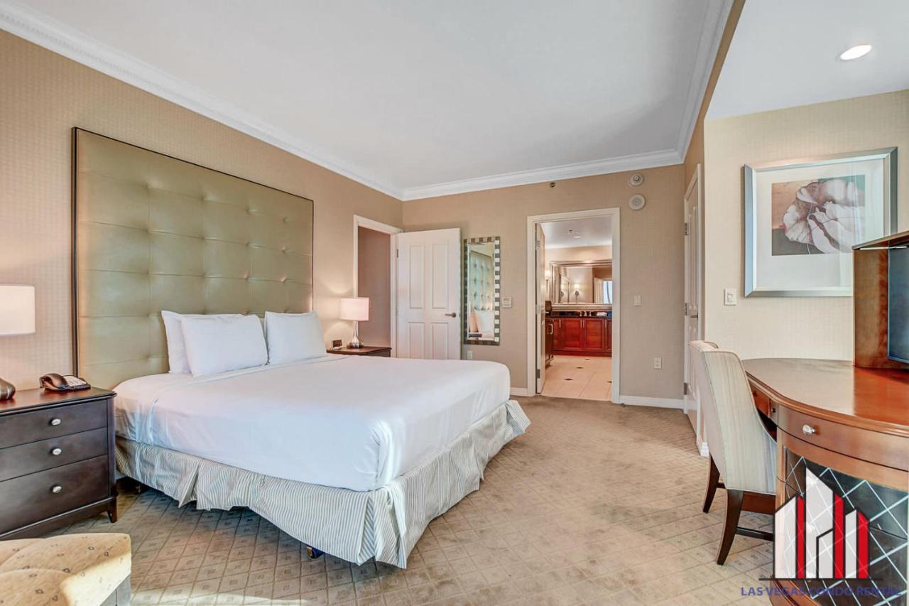 MGM Signature 21 701 1Br2Ba F1 Strip View Balcony
