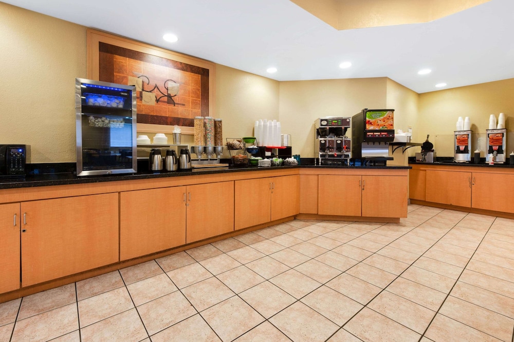 La Quinta by Wyndham Fort Lauderdale Pompano Beach - photo 28