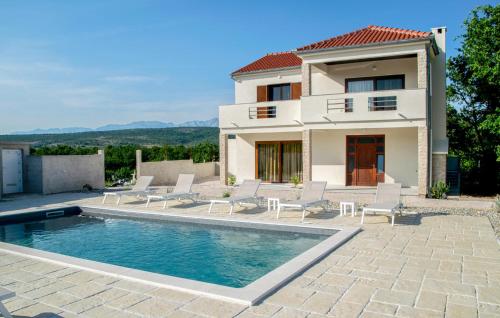 5 Bedroom Cozy Home In Posedarje — 4-Star Luxury Hotel in Posedarje, Croatia
