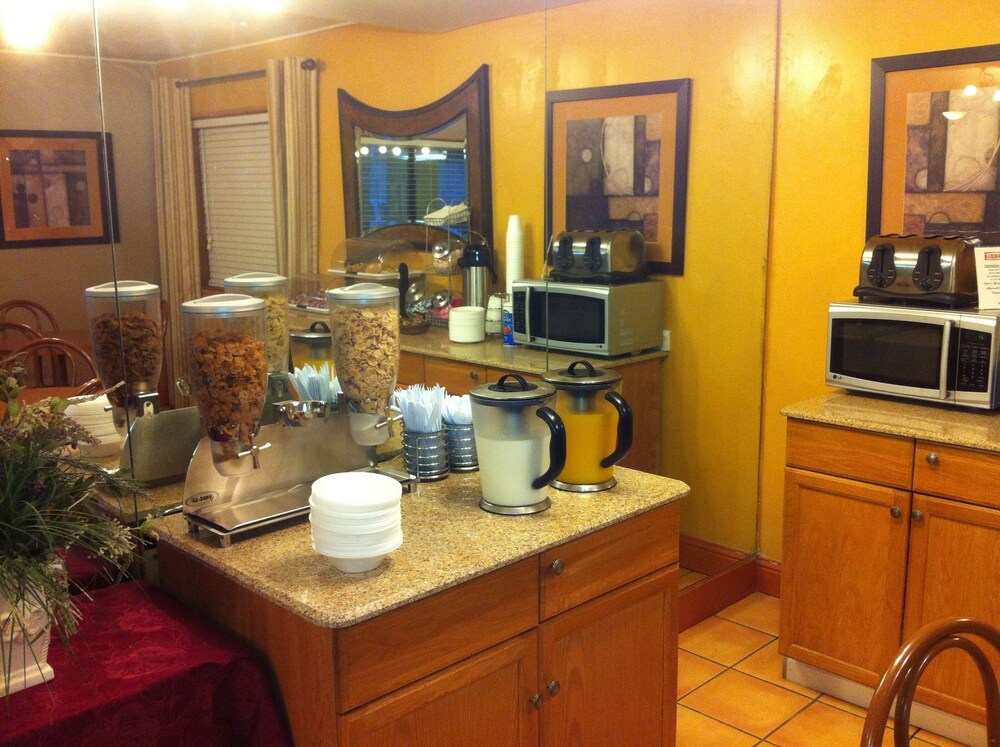 Rodeway Inn Alexandria - photo 36