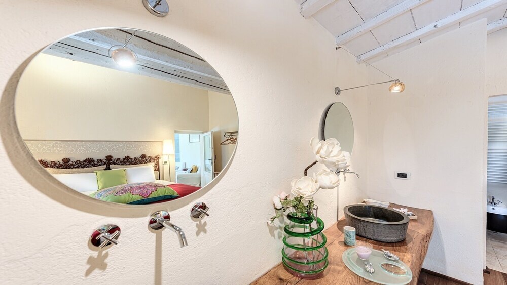 Tuscany Luxury Villapoolgardens Exclusively Yours Slps 14 Hot Springs Area San Casciano dei Bagni in San Casciano Dei Bagni, Italy