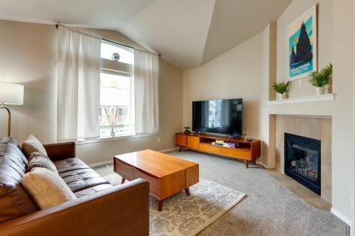 Alaska Retreat with Balcony Near Earthquake Park in Anchorage, United States