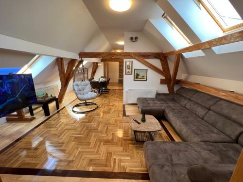 La Luna Rustic Deluxe Apartment with Pool & Jacuzzi Bikes And Covered Parking — 5-Star Luxury Hotel in Nasice, Croatia