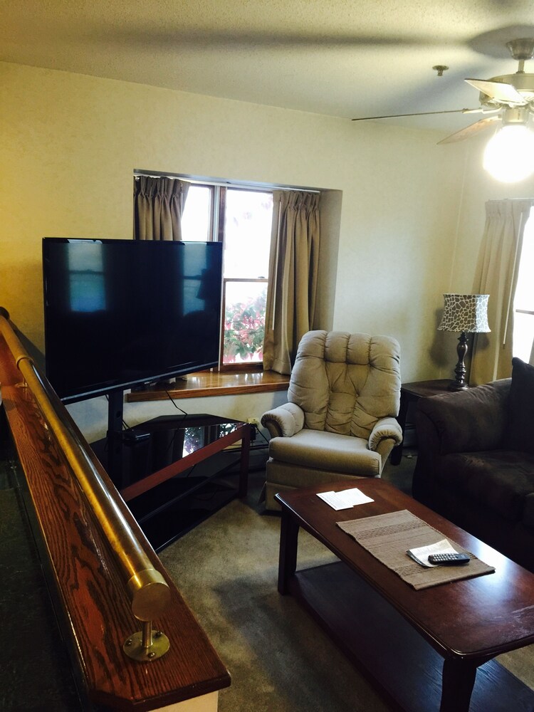Goodfellos Suites - photo 11
