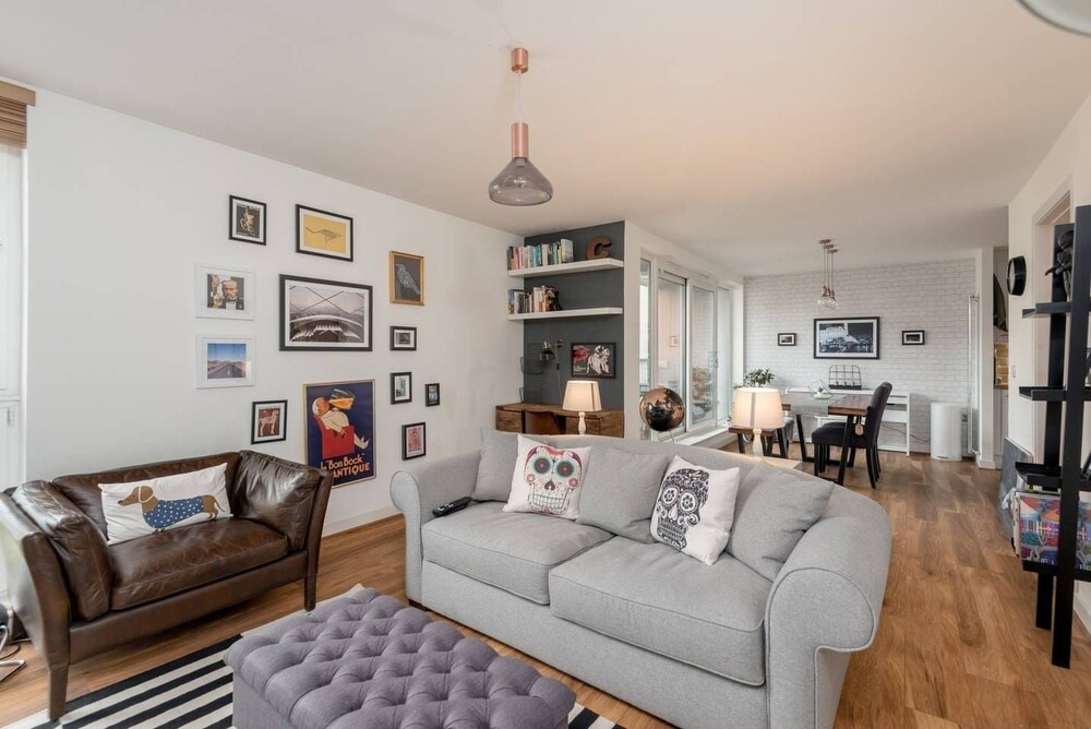Ultra Stylish 2 Bed 2 Bath With Balcony & Parking Edinburgh — hotel in Edinburgh