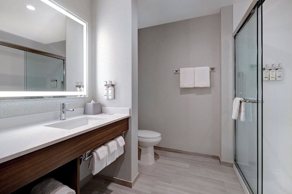 Holiday Inn Express and Suites Glendale Downtown - photo 36
