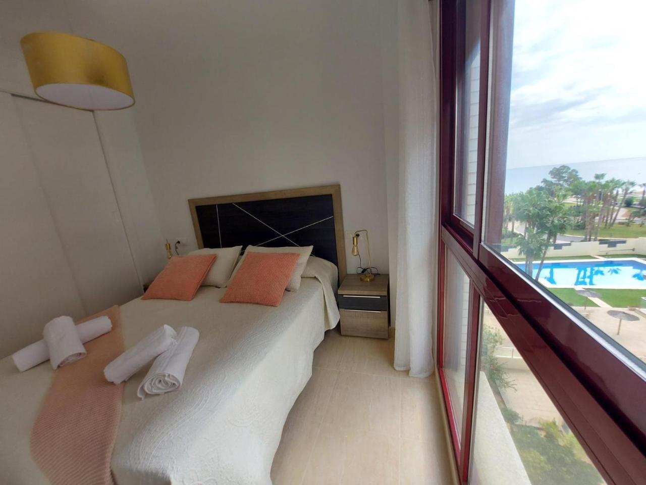 Apartamento Marina Beach — 4-Star Luxury Hotel in Oropesa Del Mar, Spain