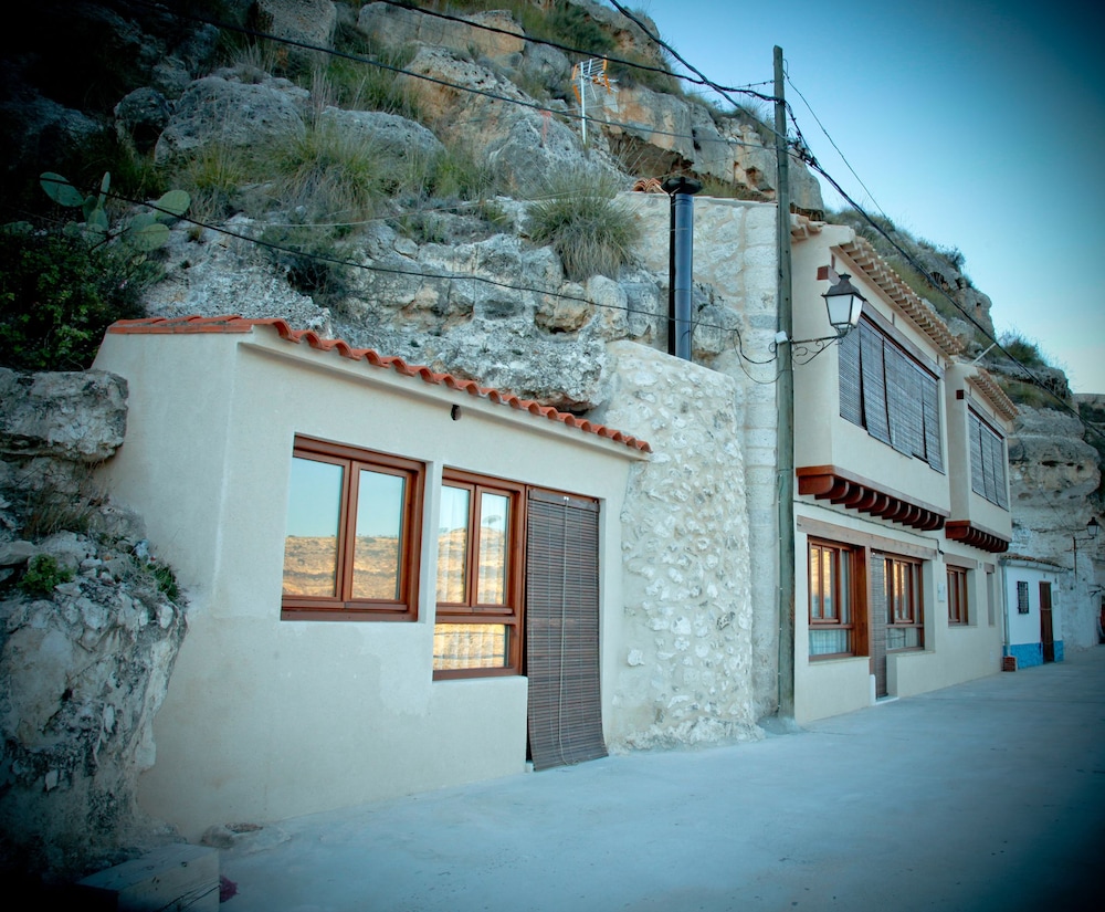 Casa Rural La Bodeguilla — 4-Star Luxury Hotel in Alcala Del Jucar, Spain