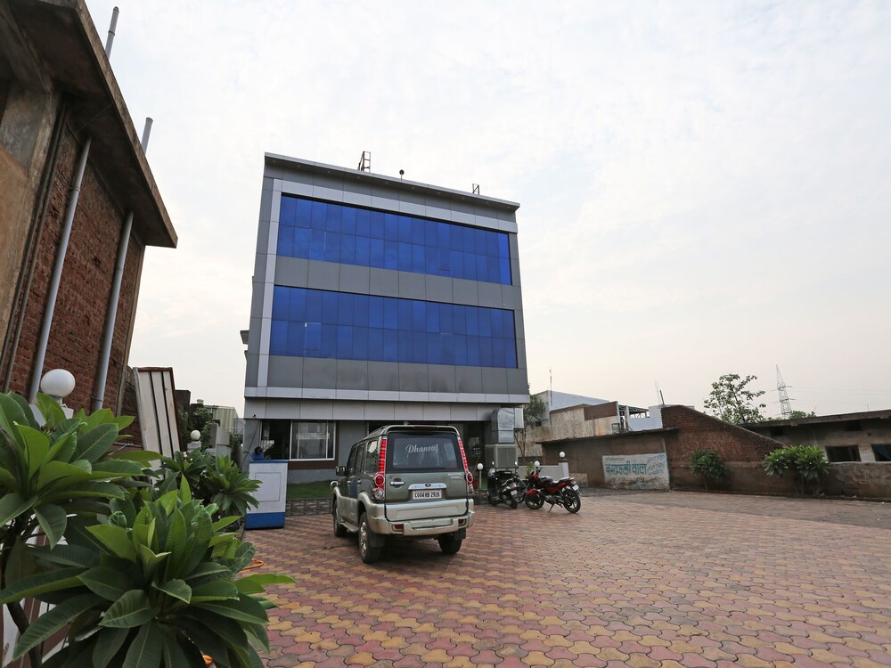 OYO 12376 Hotel Dhanraj in Raipur, India