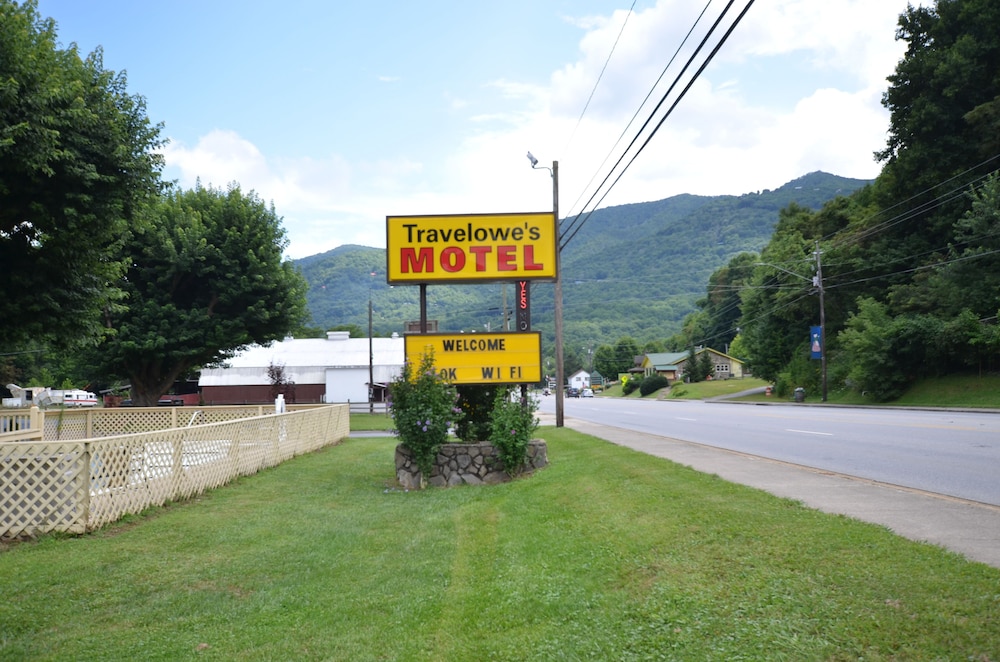 Travelowe's Motel - photo 33