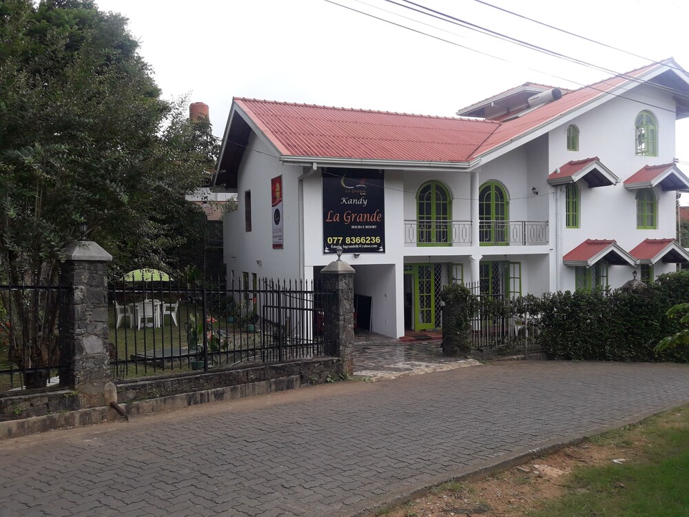 Kandy La Grande - carbon neutral hotel in Kandy