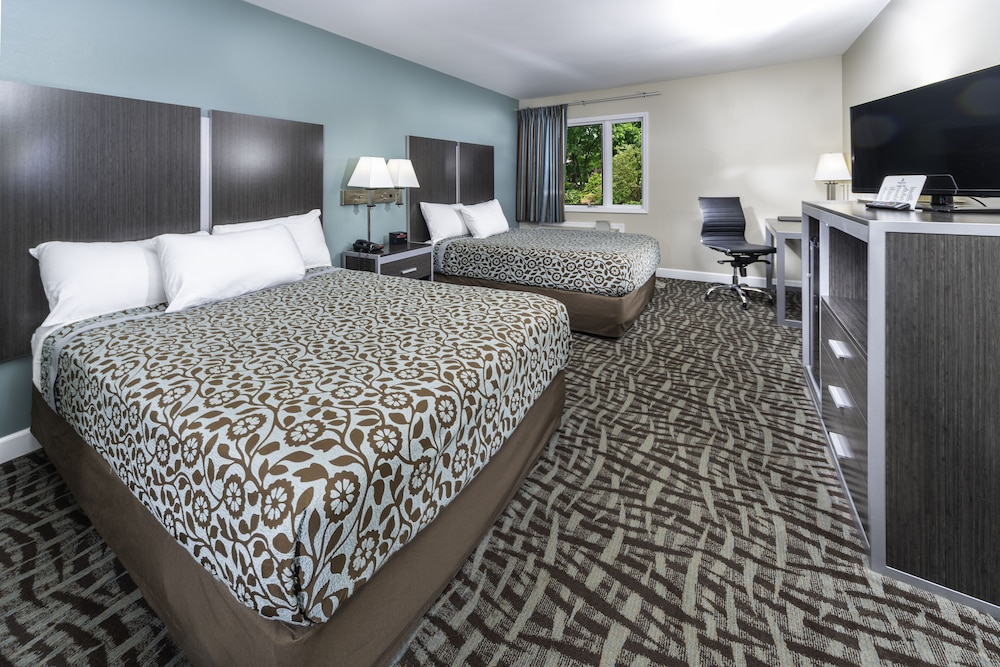 BridgePointe Inn & Suites - photo 11