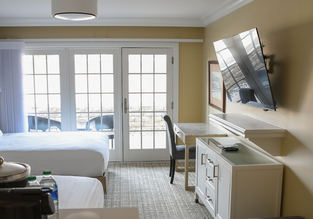 The St. Clair Inn - photo 31