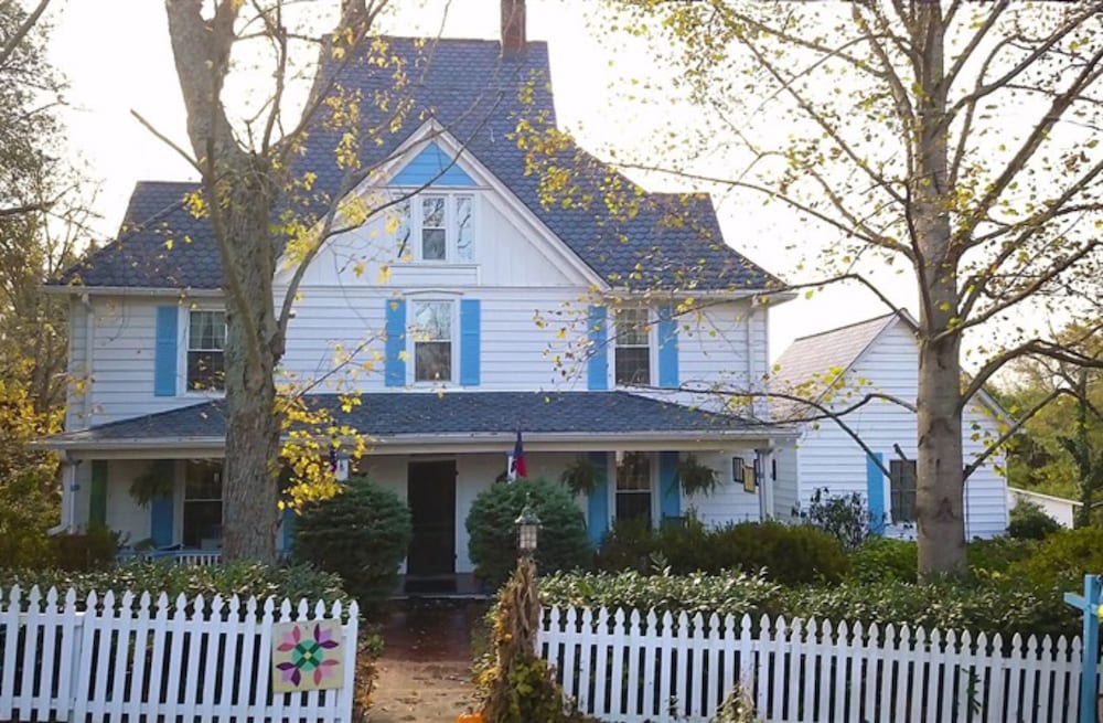 Dry Ridge Inn — Weaverville