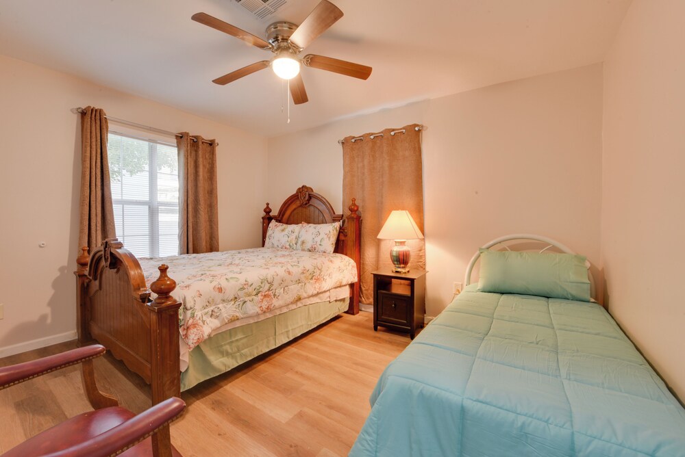 Walking Distance to Casino: Home in Westlake - photo 6