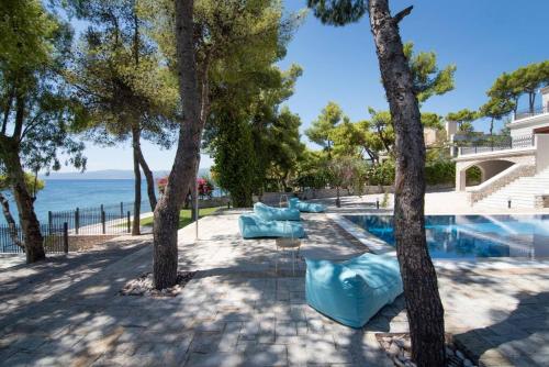 Villa Lion — 4-Star Luxury Hotel in Agioi Theodoroi, Greece